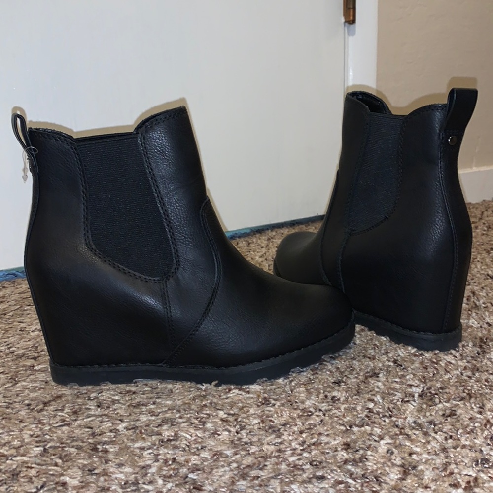Universal Threads Black Leather Booties